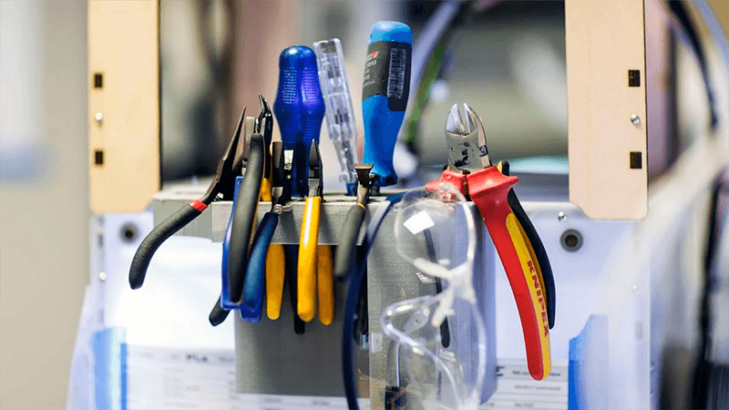 Набор инструментов и расходников для ухода за оборудованием